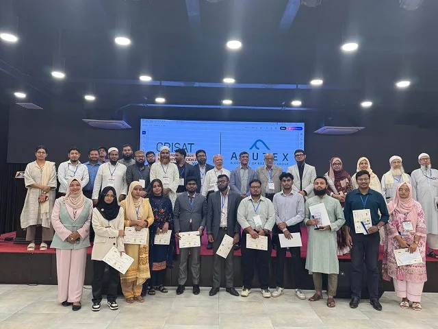 Academics, industry leaders, and young researchers join organizers and guests for a group photo at the 6th Textile Research Conference (TRC 2025), held in Dhaka and jointly organized by CRISAT and Southeast University.