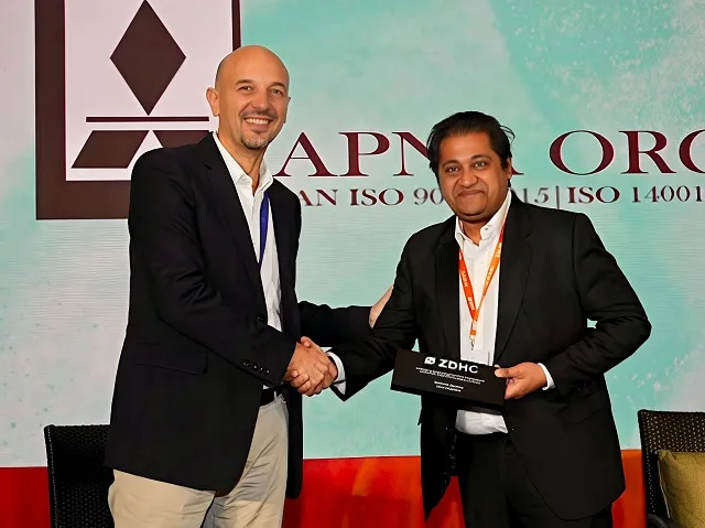 Shivam Saraf was presented with a memento by Francesco Pianca, Chief Programme Officer, ZDHC. 