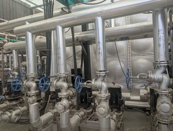 Insulated hot water storage tank enabling thermal buffering and energy optimisation.