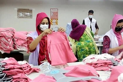Bangladesh Garment Exports to US Surge 15% Ahead of Tariff Hike, Growth Slows After August