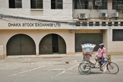 Bangladesh Stocks Fall as Middle East Tensions end Four-Day Rally
